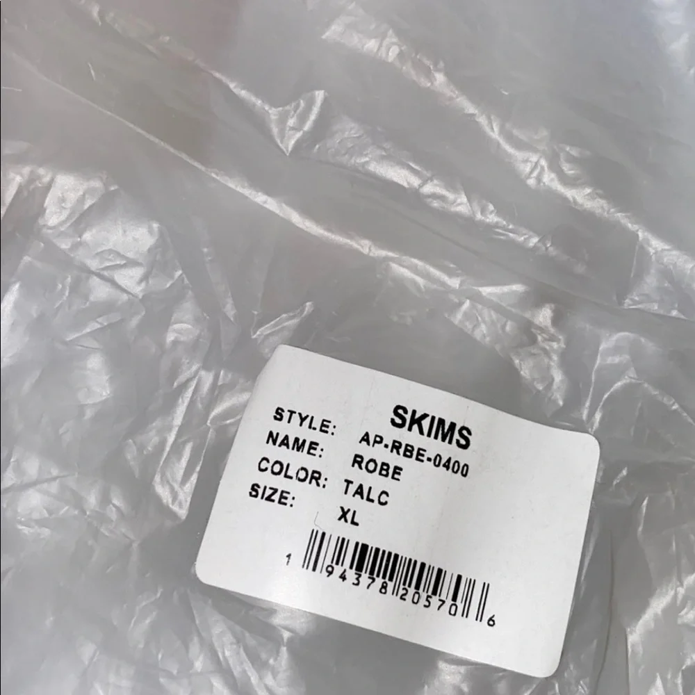 Skims Talc Robe - Picture 5 of 6